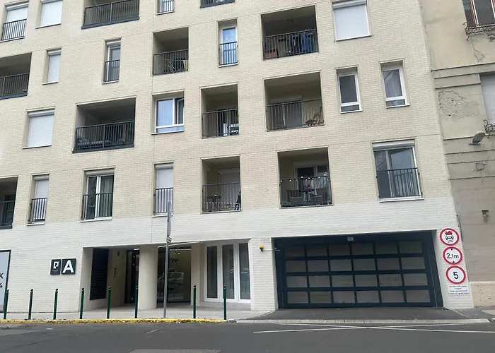 Downtown 2 Bedrooms Nearby Duna River Balcony-Garage 10 Euro Per Day