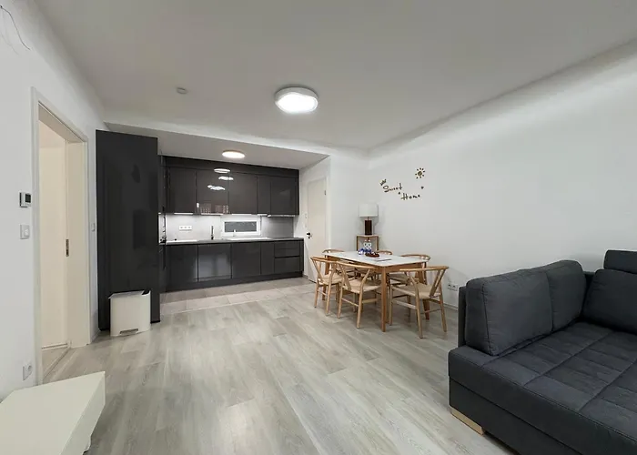 Downtown 2 Bedrooms Nearby Duna River Balcony-Garage 10 Euro Per Day