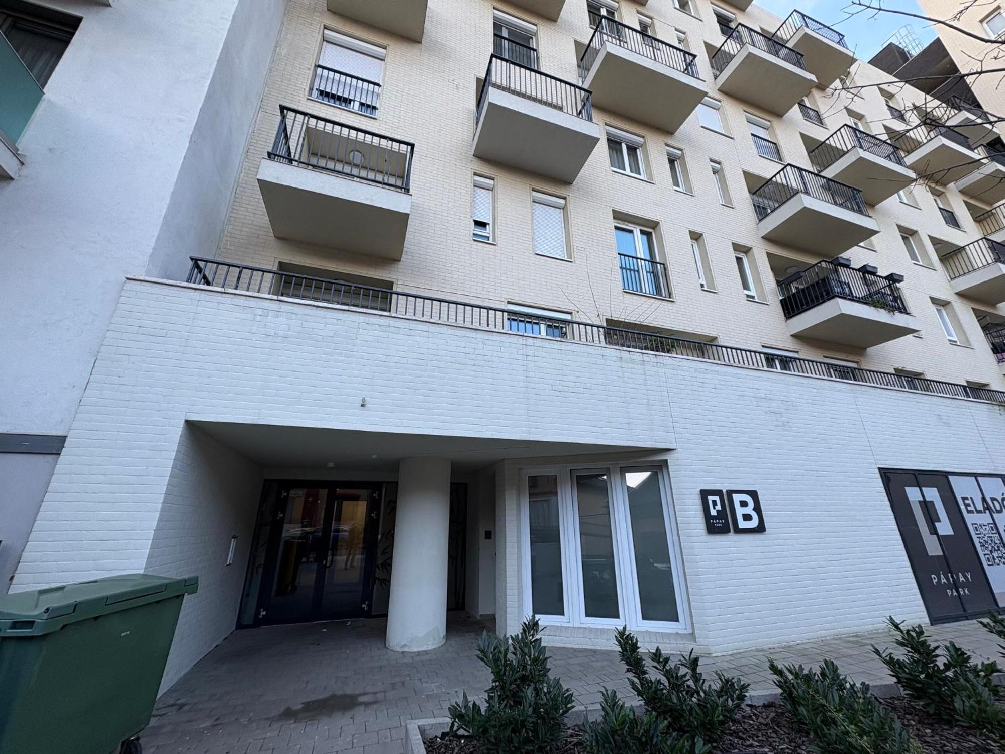 Downtown 2 Bedrooms Nearby Duna River Balcony-garage 10 Euro Per Day Apartament Budapeszt